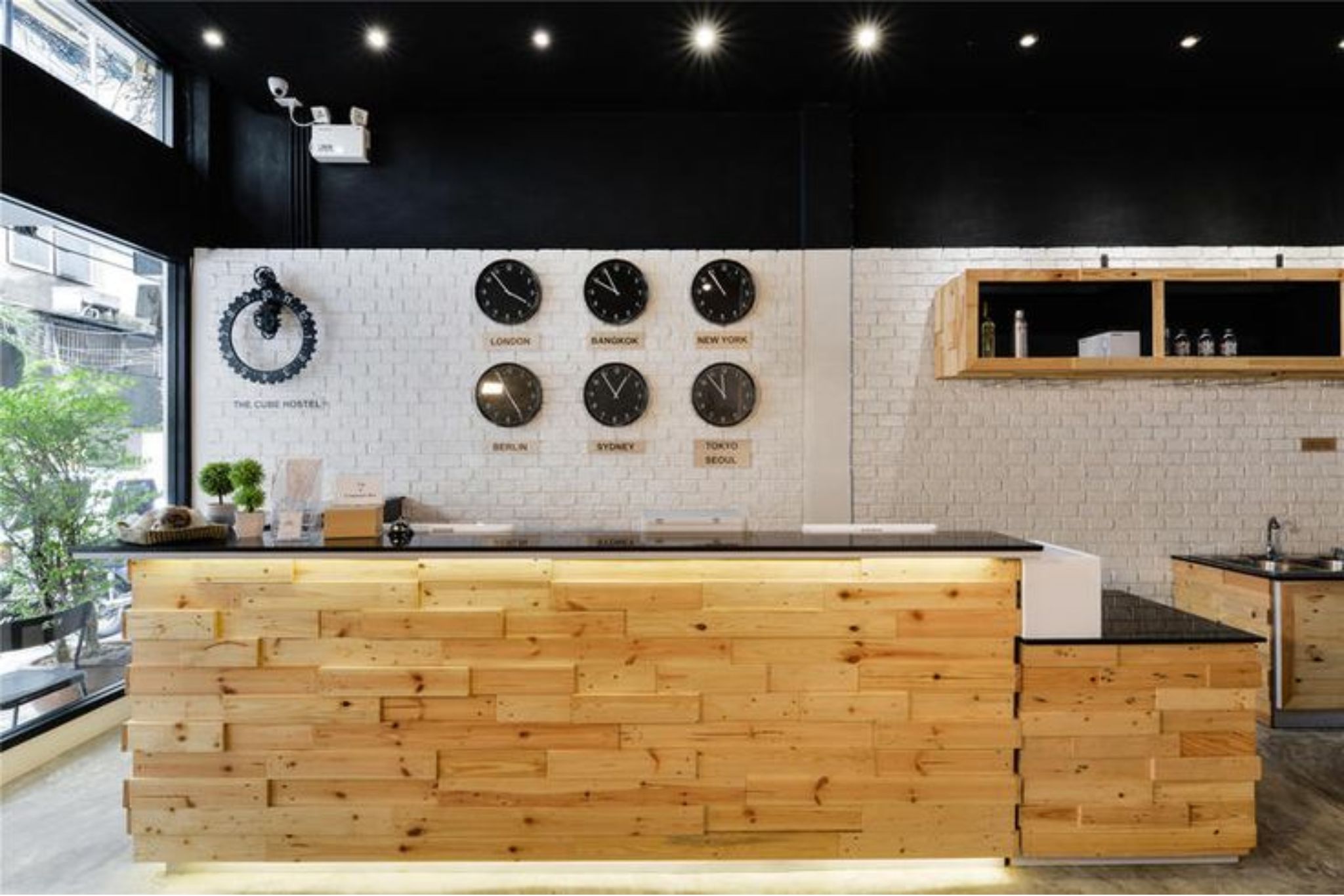 thiêt kế quầy lễ tân hostel 9
